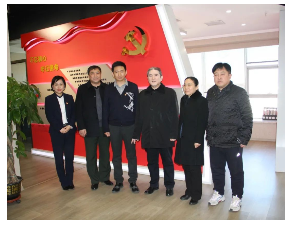 河?xùn)|區(qū)人大常委會、春華街道黨工委領(lǐng)導(dǎo)走訪永誠世佳