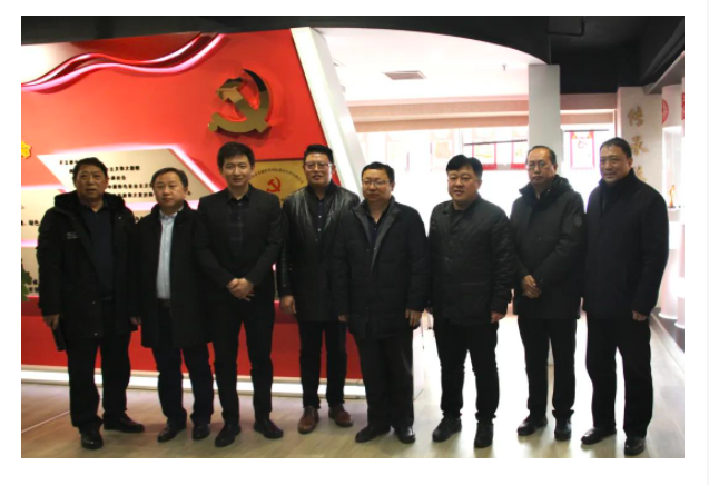 河?xùn)|區(qū)人社局、春華街道黨工委領(lǐng)導(dǎo)走訪永誠世佳