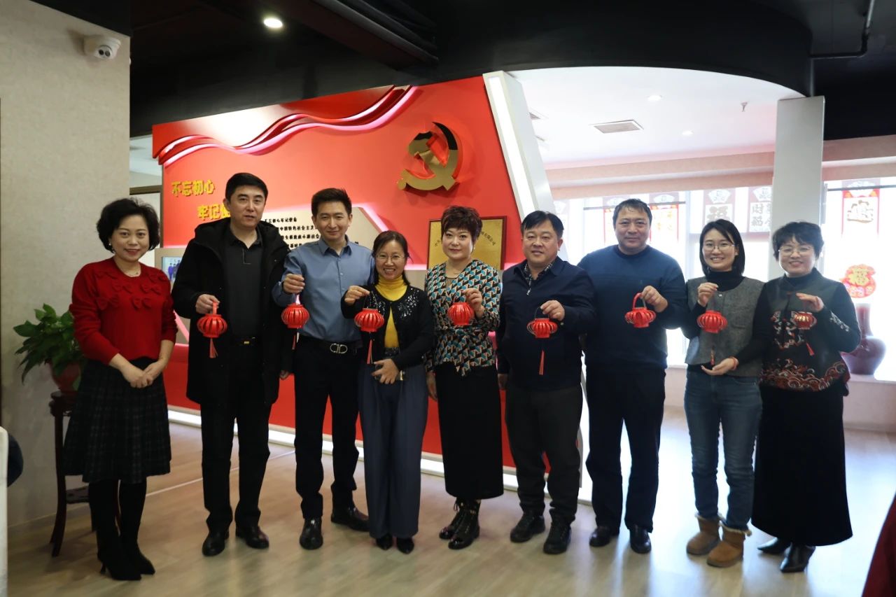 河?xùn)|區(qū)委統(tǒng)戰(zhàn)部、區(qū)工商聯(lián)領(lǐng)導(dǎo)走訪春華街道商會會長單位永誠世佳